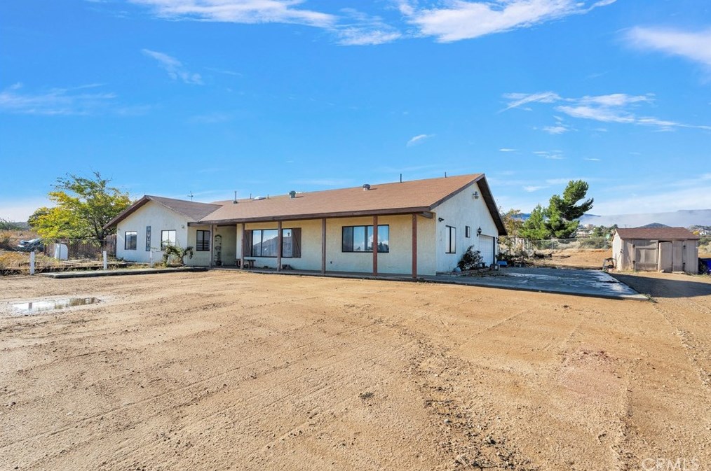8577 Valle Vis Rd, Phelan CA  92371-9177 exterior