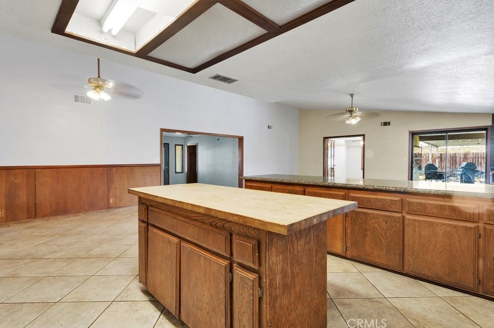 8577 Valle Vis Rd, Phelan CA  92371-9177 exterior