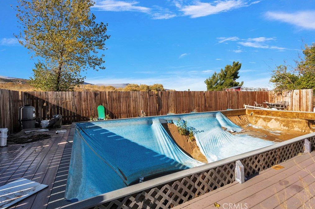8577 Valle Vis Rd, Phelan CA  92371-9177 exterior