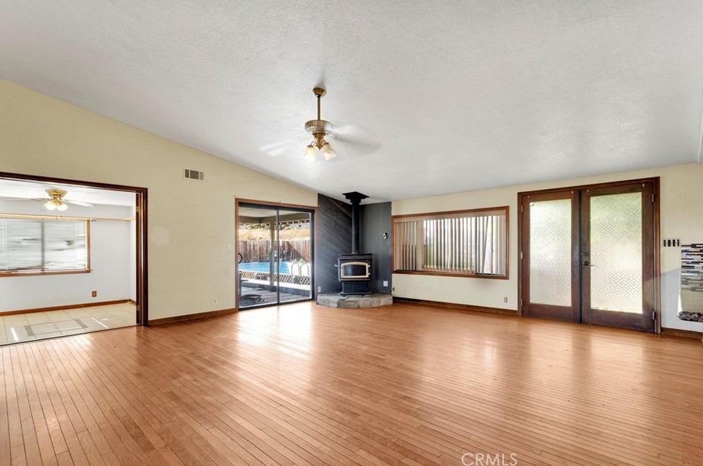 8577 Valle Vis Rd, Phelan CA  92371-9177 exterior