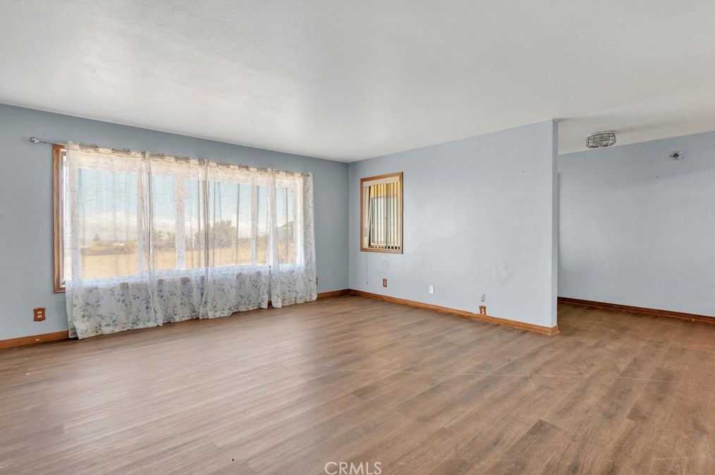 8577 Valle Vis Rd, Phelan CA  92371-9177 exterior