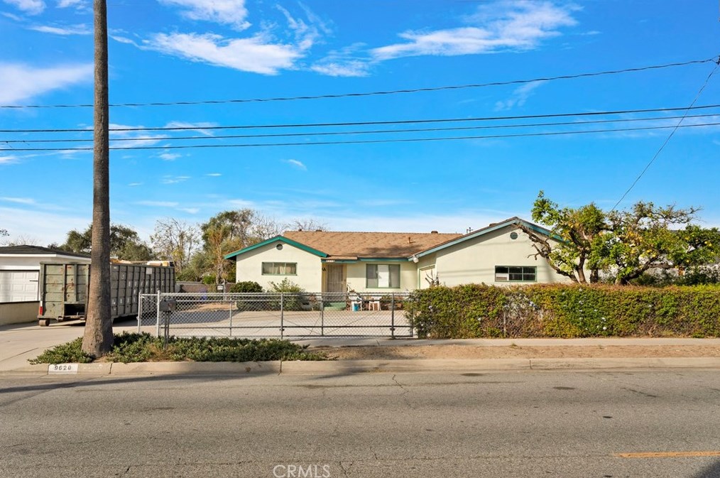 9620 Tamarind Ave, Fontana, CA 92335-5964