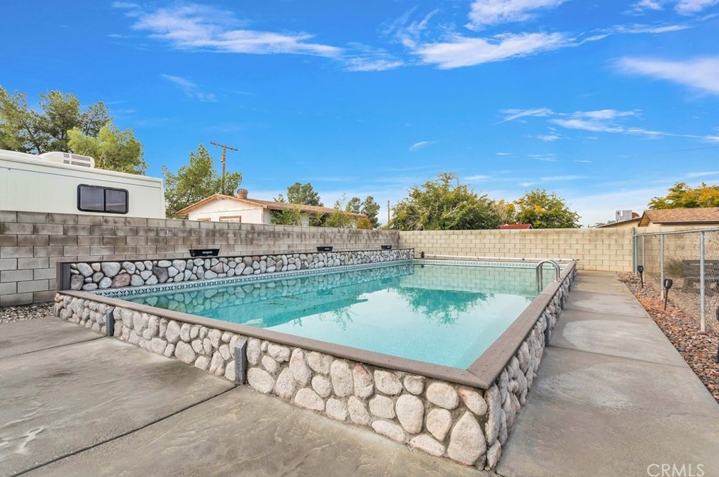 12822 Waynoka Rd, Apple Valley, CA 92308-7192