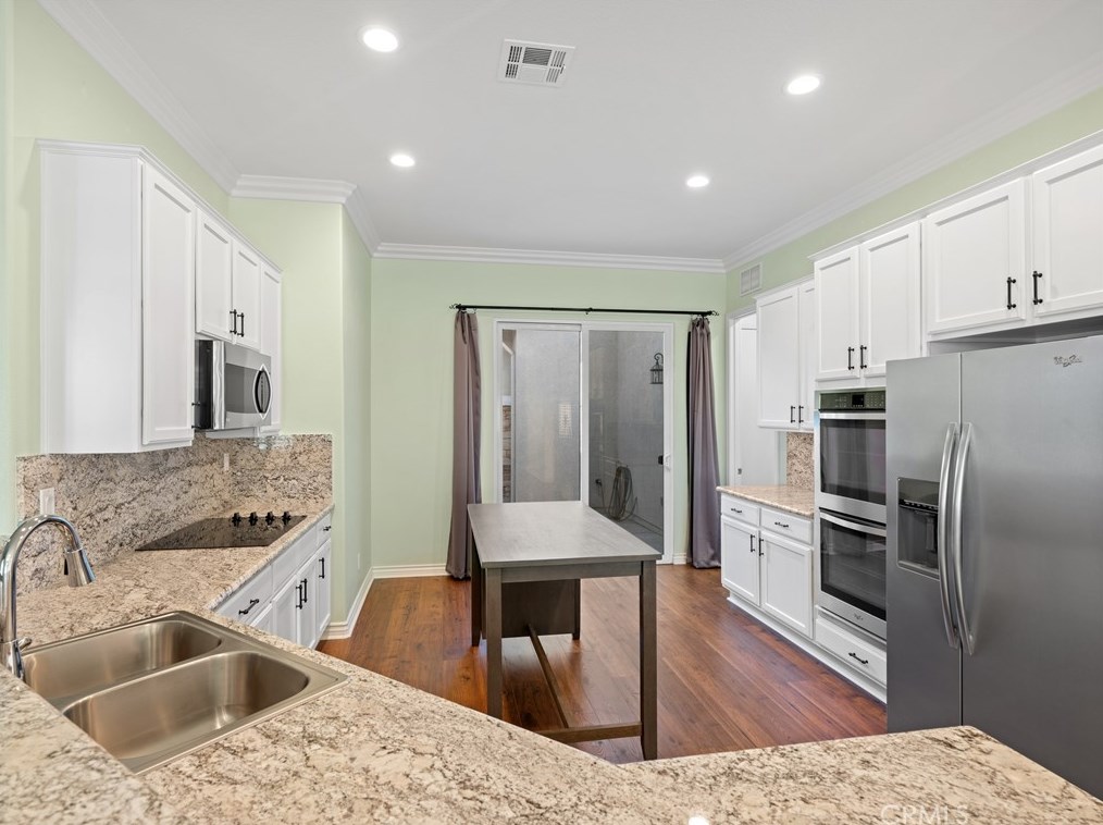 10392 Wilmington Ln, Apple Valley, CA 92308