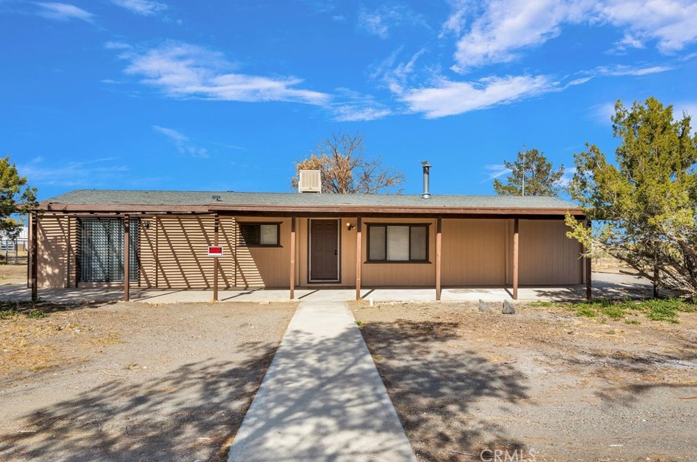 10834 Montara Rd, Phelan, CA 92371