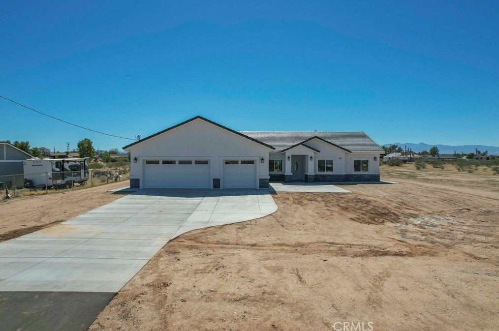 8323 4th Ave, Hesperia, CA 92345-4019