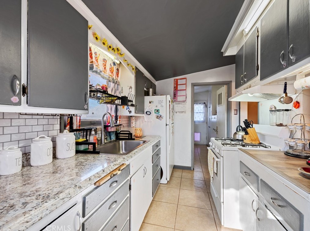 10664 Trade Post Rd, Lucerne Valley, CA 92356