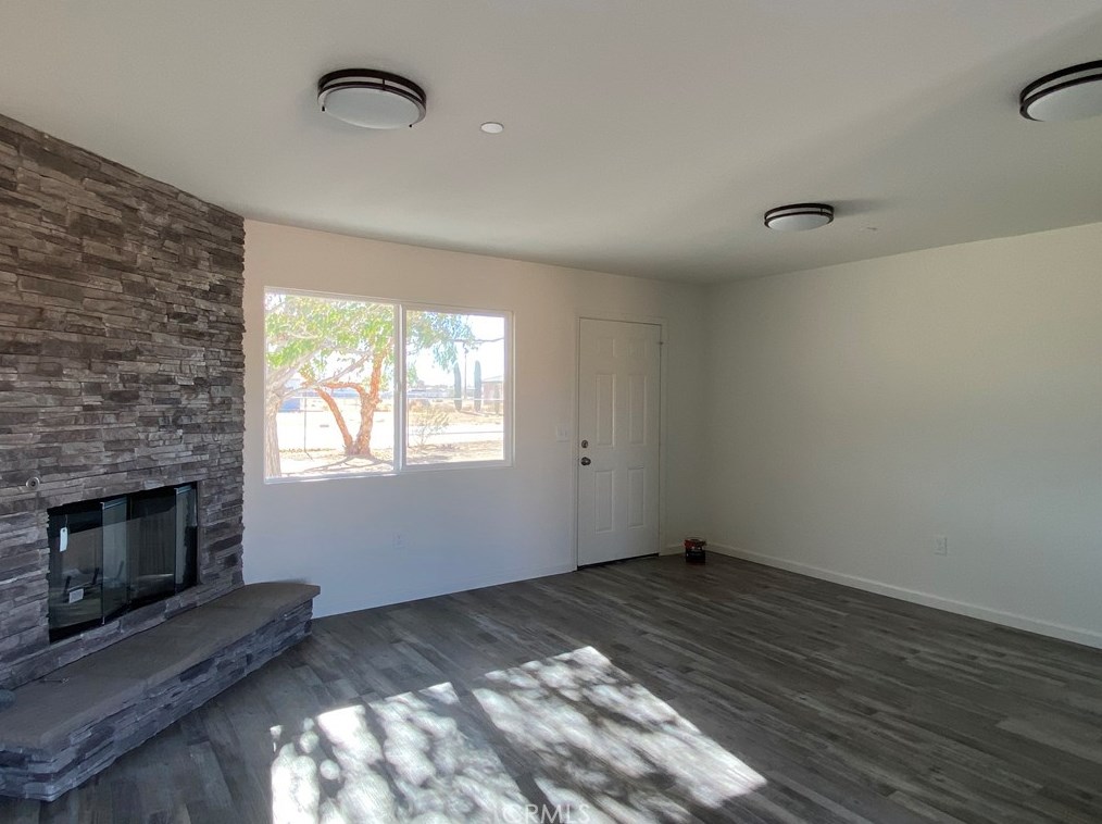 22634 Little Beaver Rd, Apple Valley CA  92308-7438 exterior