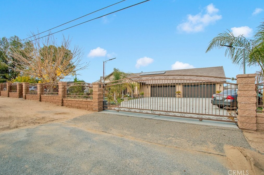 18442 Sutter St, Hesperia, CA 92345