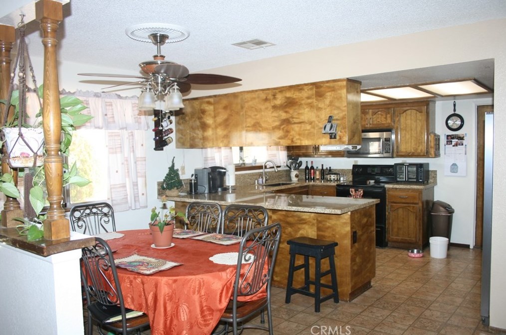 7488 Pismo Ave, Hesperia CA  92345-7426 exterior