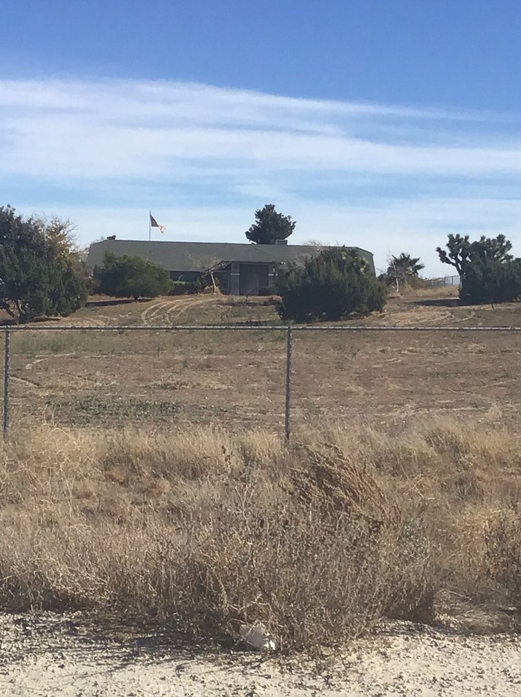 9125 Wilson Ranch Rd, Phelan CA  92371-7308 exterior