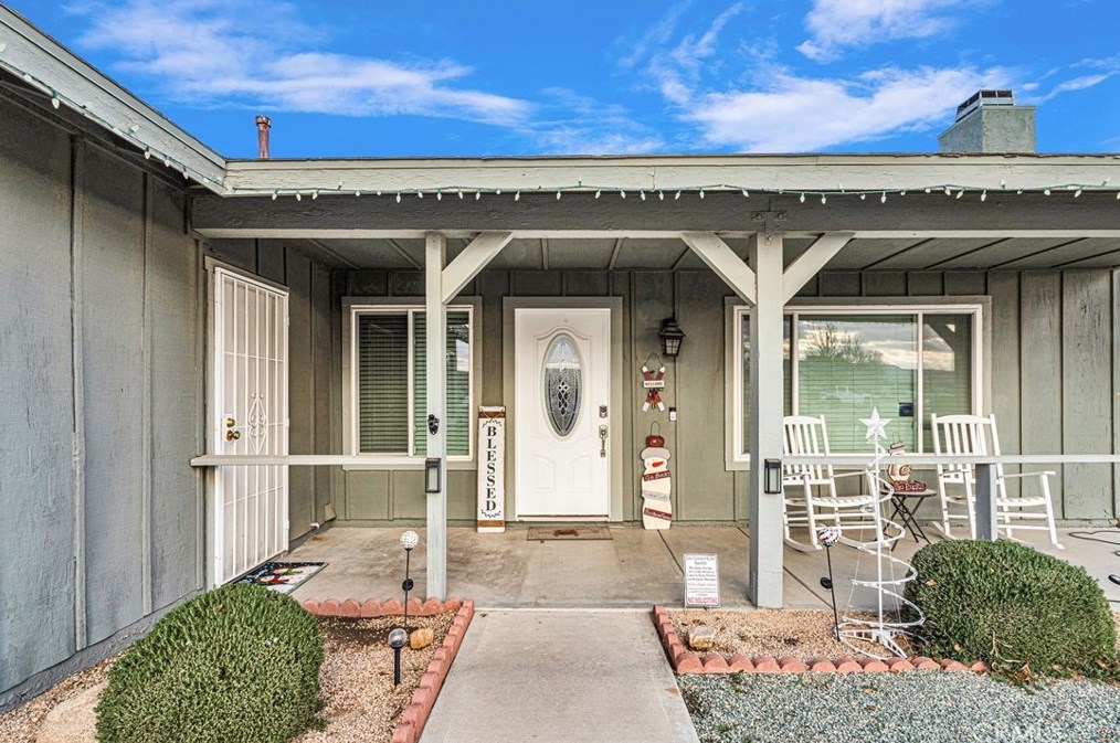 14785 Temecula Rd, Apple Valley, CA 92307-4142