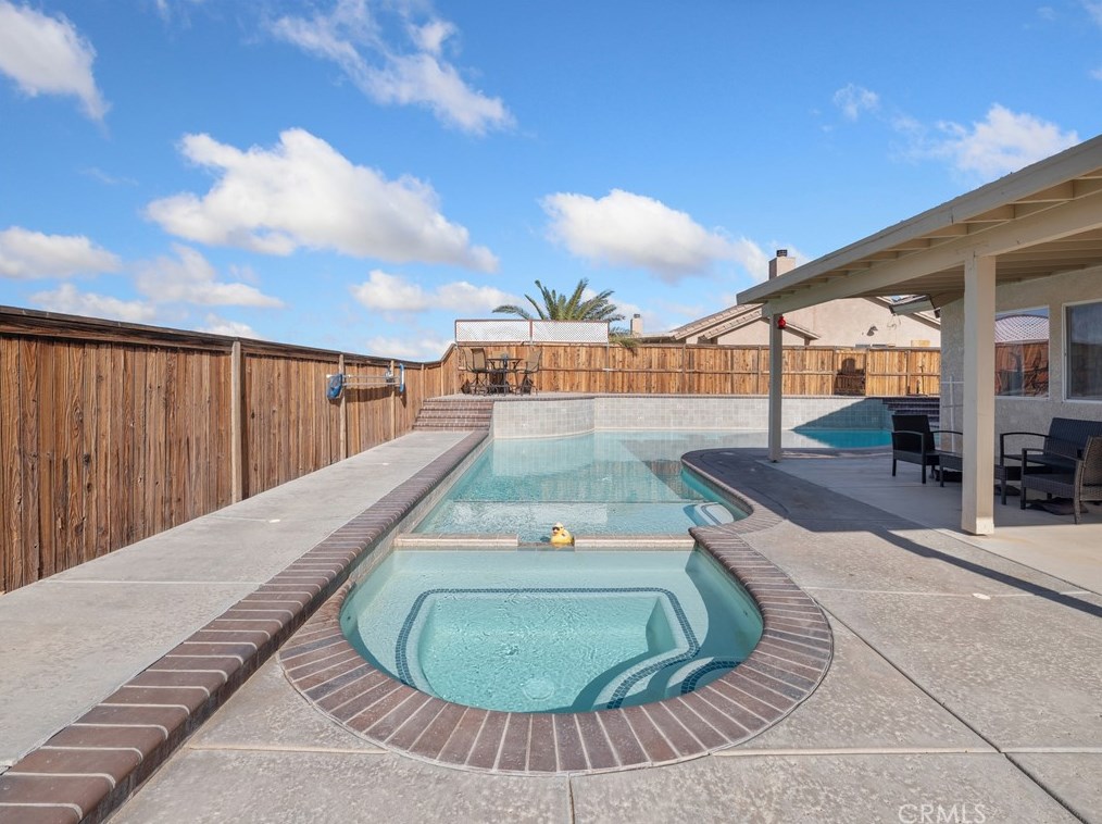 12520 Highline Dr, Apple Valley CA  92308-5046 exterior