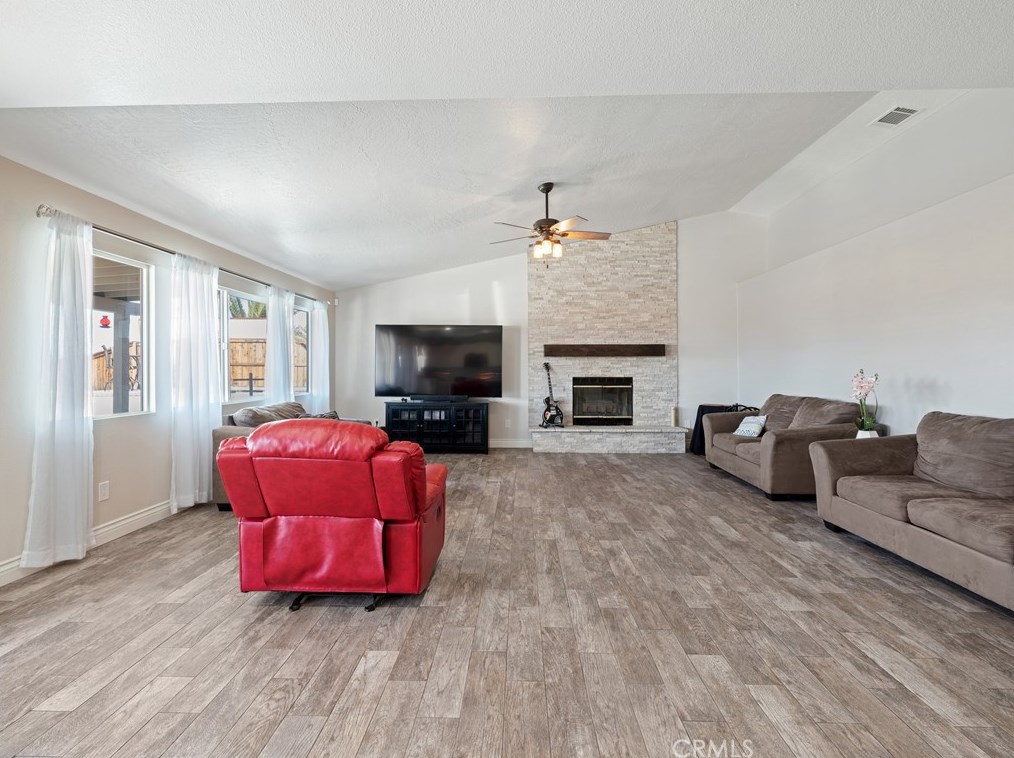 12520 Highline Dr, Apple Valley CA  92308-5046 exterior