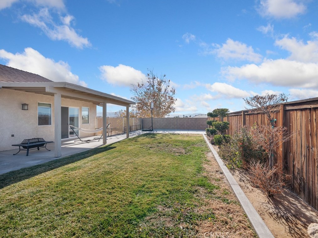 12520 Highline Dr, Apple Valley CA  92308-5046 exterior