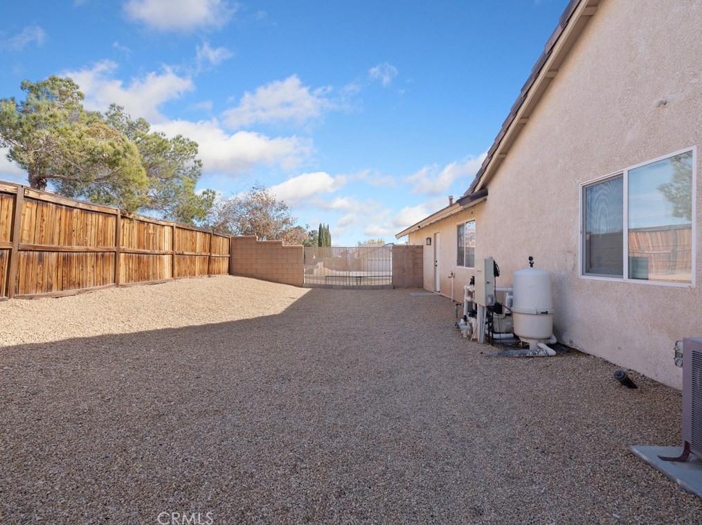 12520 Highline Dr, Apple Valley CA  92308-5046 exterior