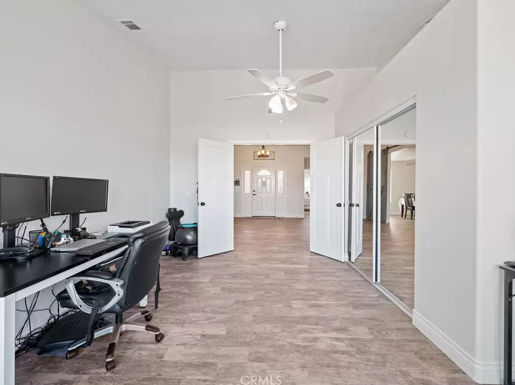 12520 Highline Dr, Apple Valley CA  92308-5046 exterior