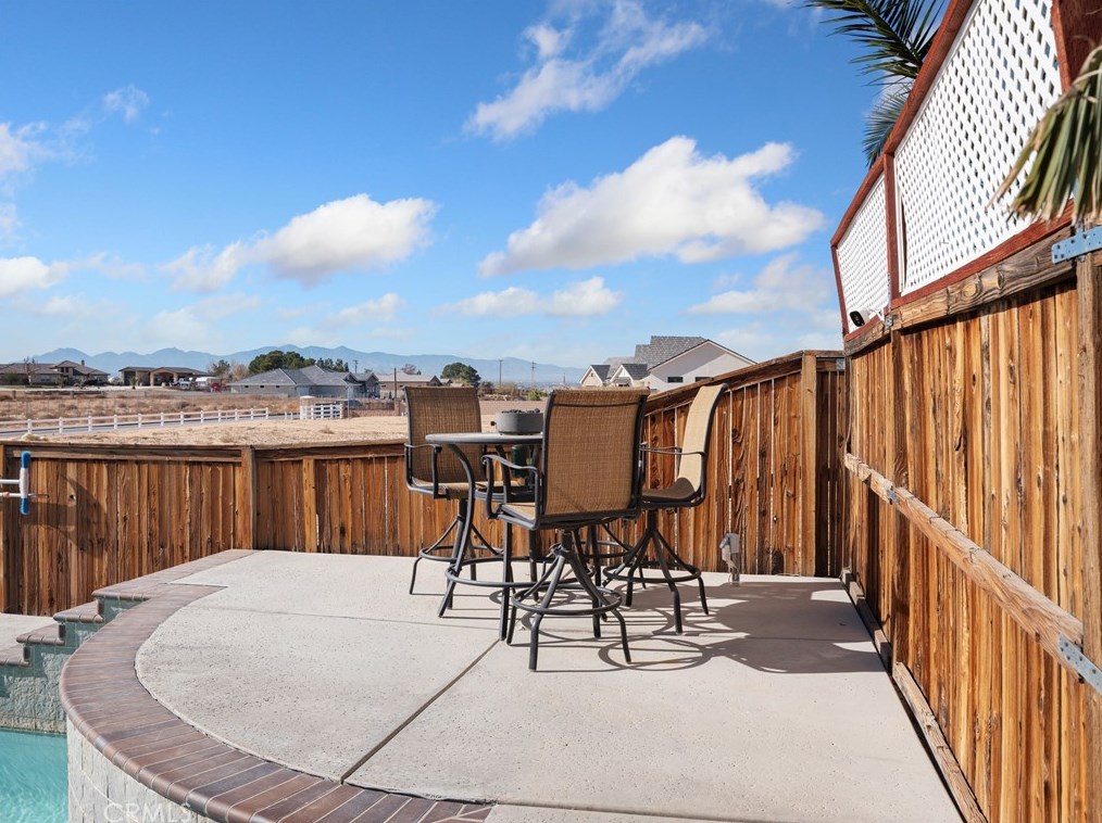 12520 Highline Dr, Apple Valley CA  92308-5046 exterior