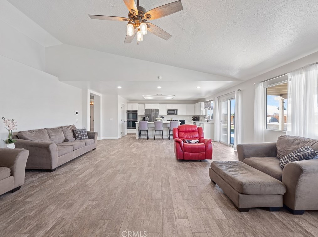 12520 Highline Dr, Apple Valley CA  92308-5046 exterior