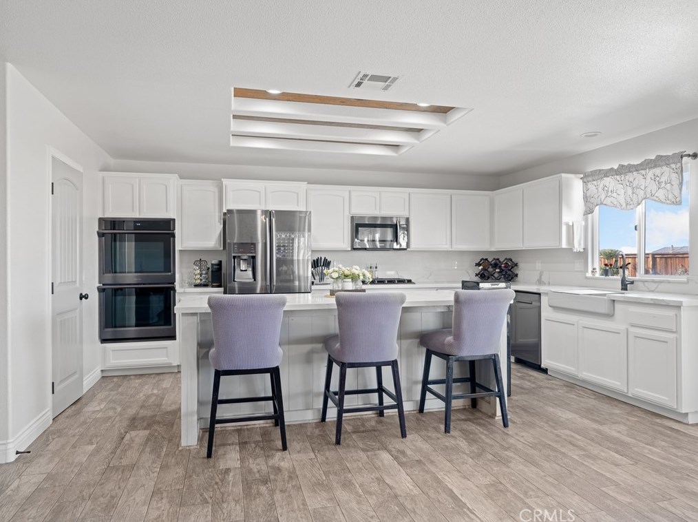 12520 Highline Dr, Apple Valley CA  92308-5046 exterior