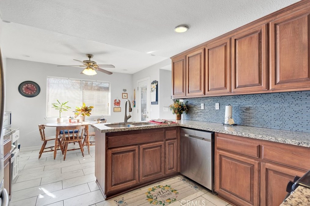 21035 Pahute Rd, Apple Valley, CA 92308-7022