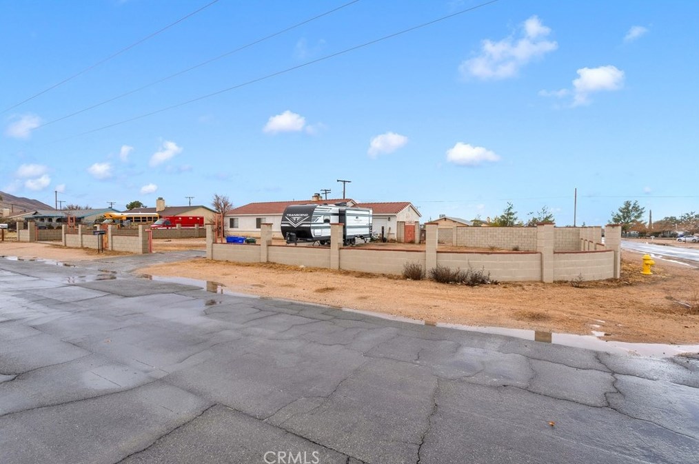 10672 Quinnault Rd, Apple Valley, CA 92308-8130