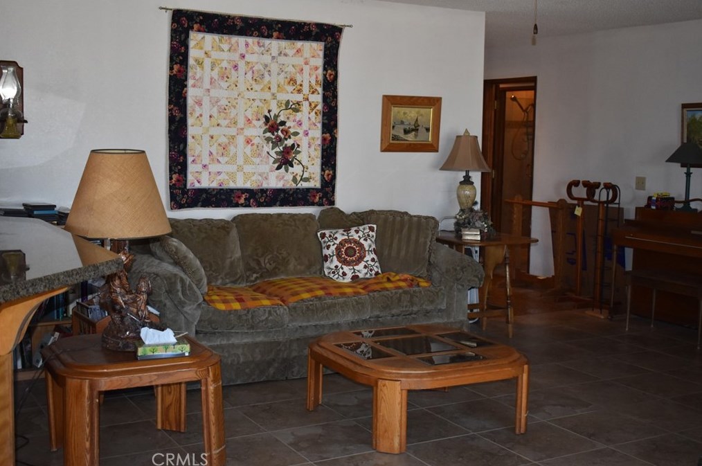 13434 Tioga Rd, Apple Valley CA  92308-6372 exterior