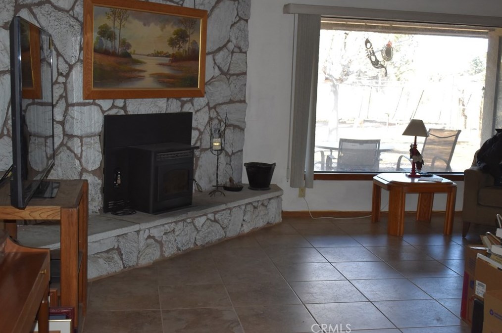 13434 Tioga Rd, Apple Valley CA  92308-6372 exterior