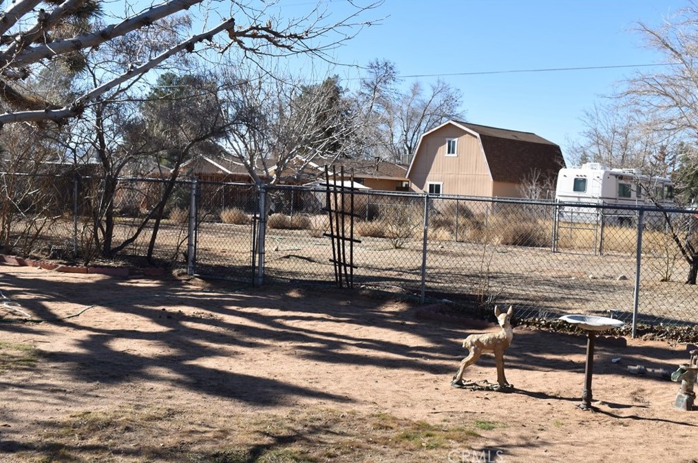 13434 Tioga Rd, Apple Valley CA  92308-6372 exterior