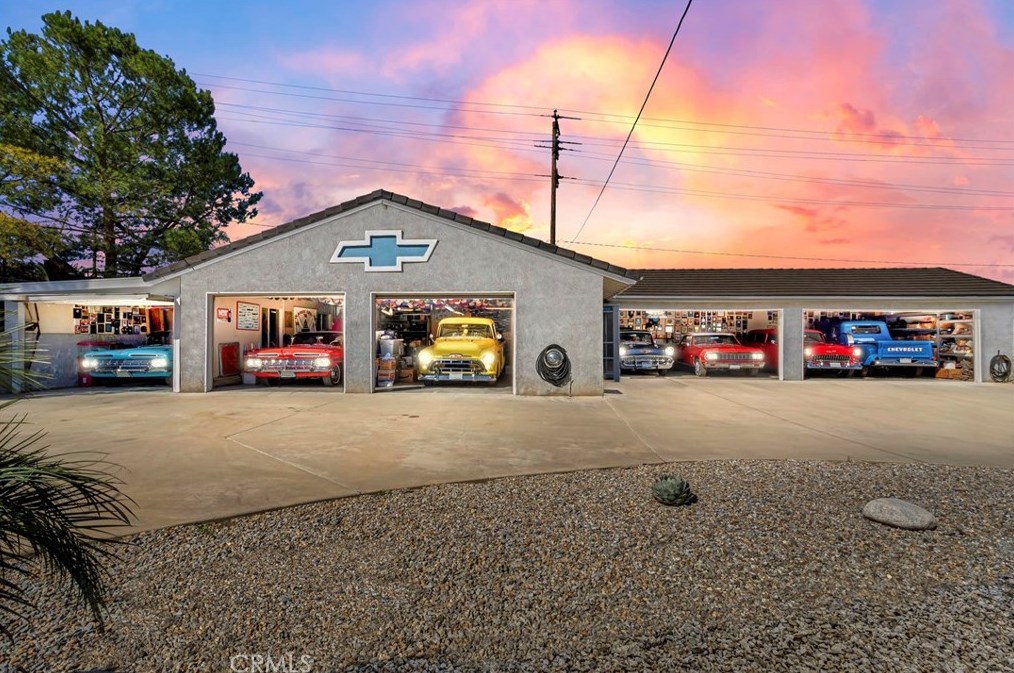 19020 Warren Rd, Riverside, CA 92508-9404