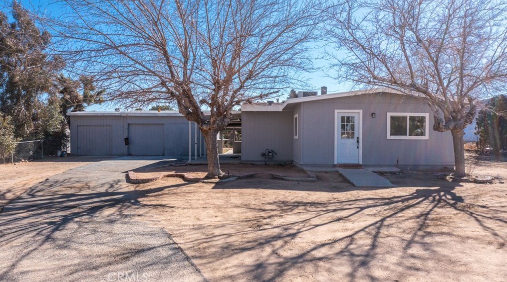 18033 Fresno St, Hesperia, CA 92345-5425