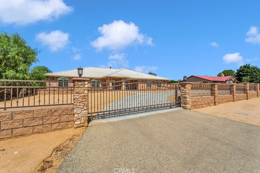 14585 Mandan Ln, Apple Valley, CA 92307-5147