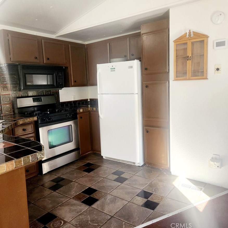 22601 Bear Valley Rd #3, Apple Valley, CA 92308