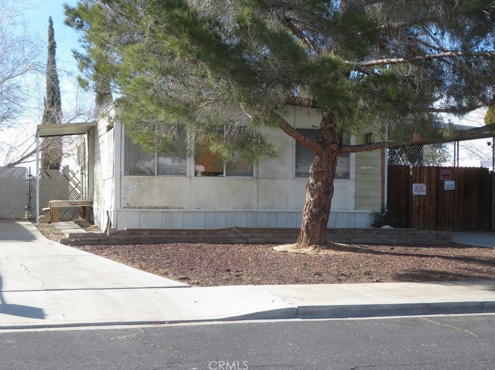 13876 Riviera Dr, Victorville, CA 92395-4924