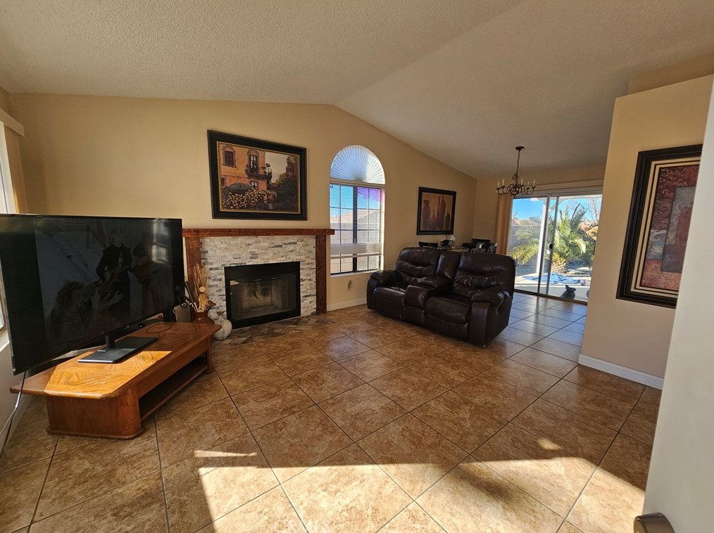 13612 Taurus Ln, Victorville, CA 92392