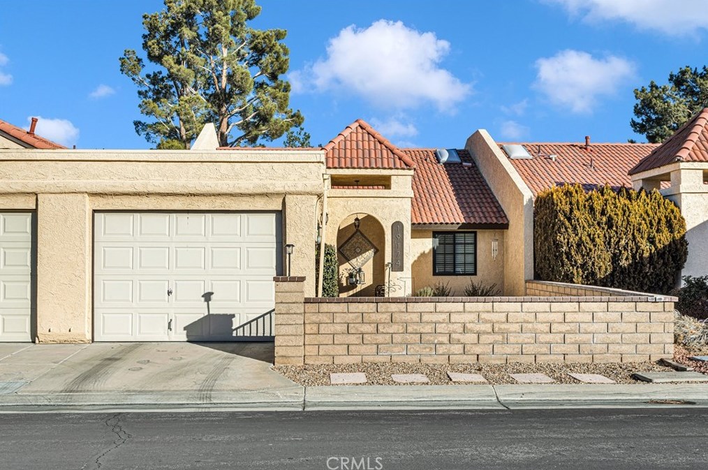 19174 Elm Dr, Apple Valley, CA 92308