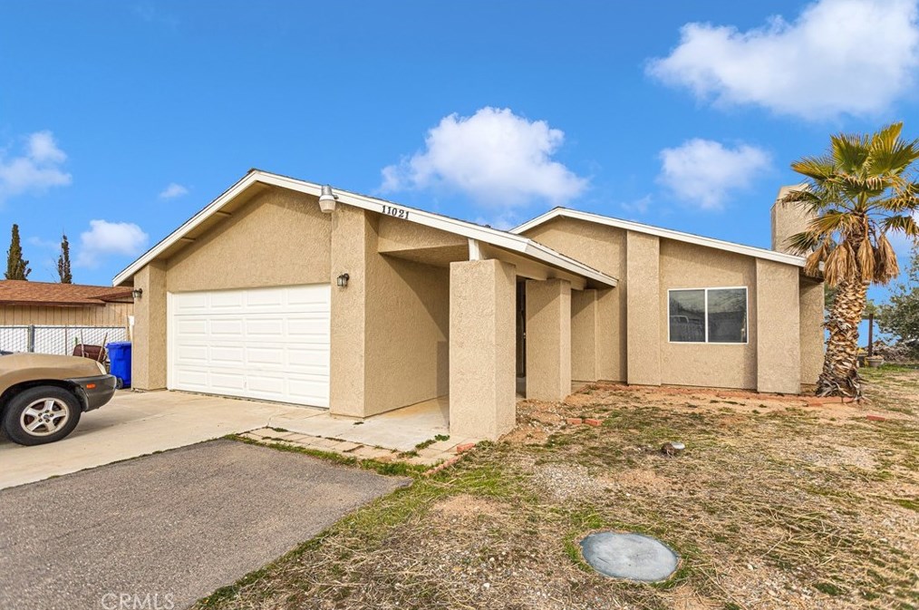 11021 Kiowa Rd, Apple Valley, CA 92308-7884