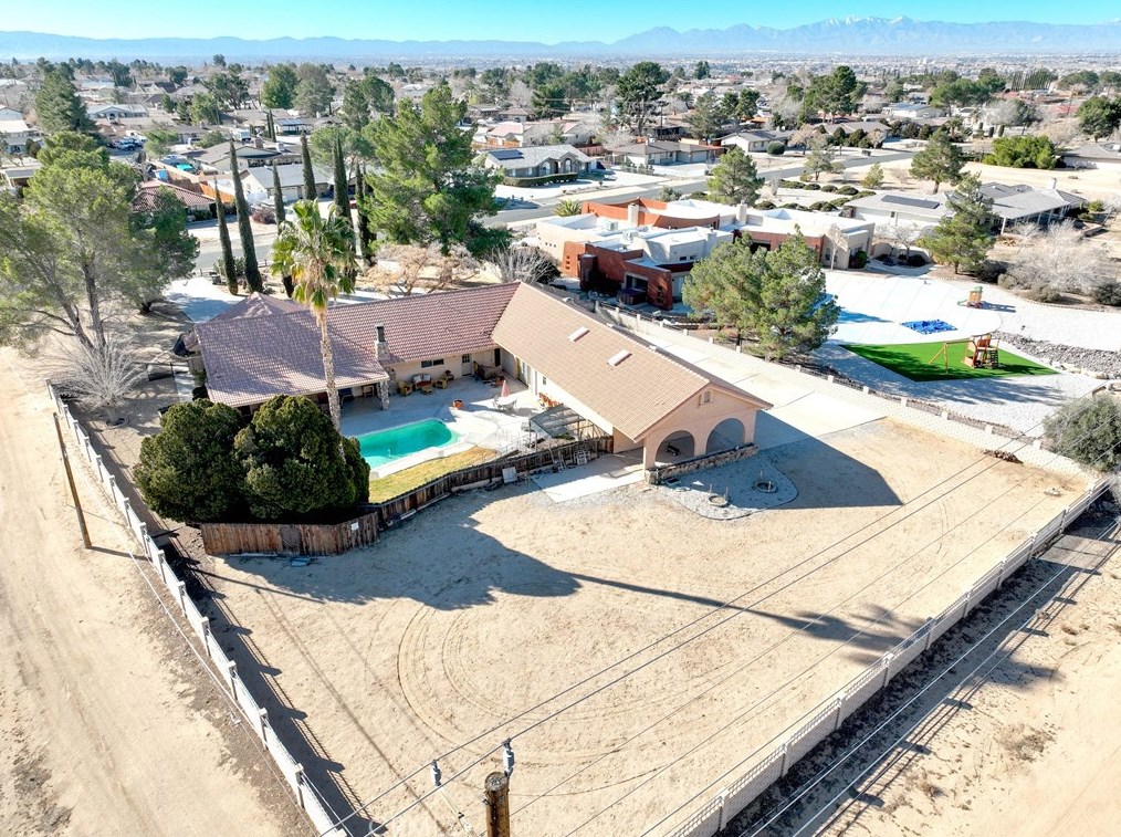 19926 Seneca Rd, Apple Valley, CA 92307-5592