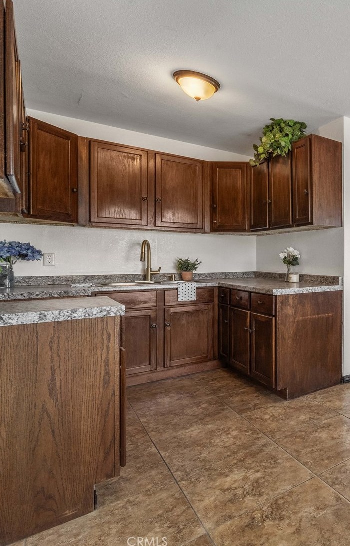27567 Waterman Rd, Barstow, CA 92311-9529