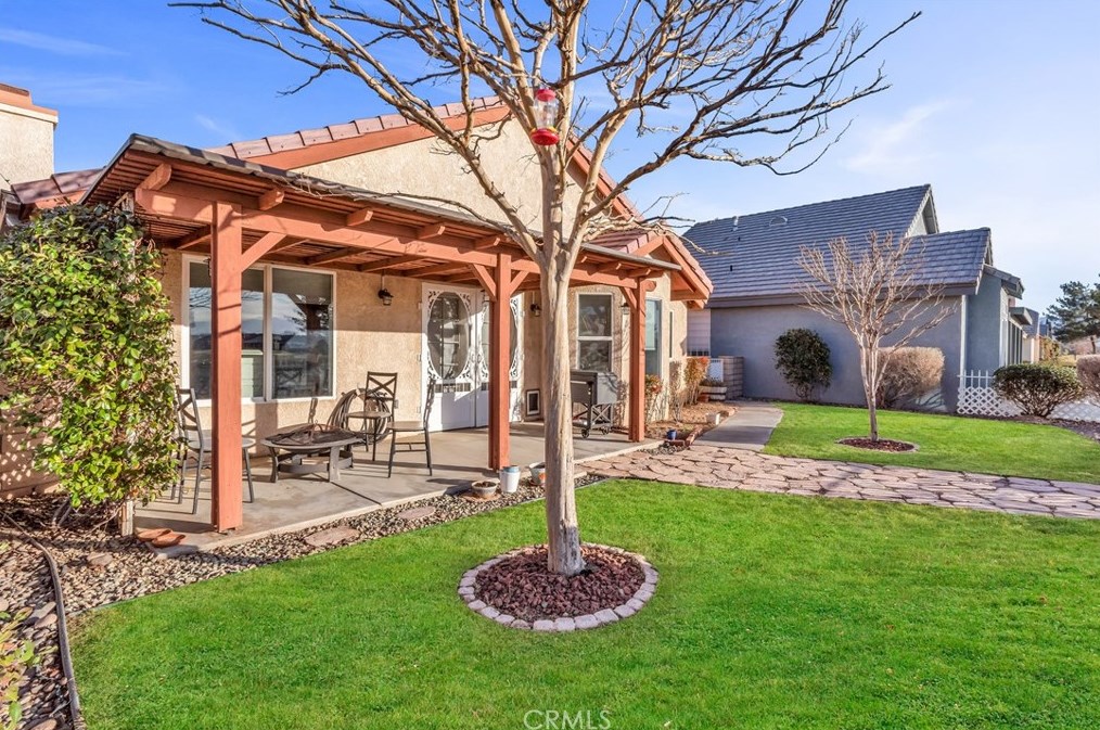 11286 Country Club Dr, Apple Valley CA  92308-9354 exterior