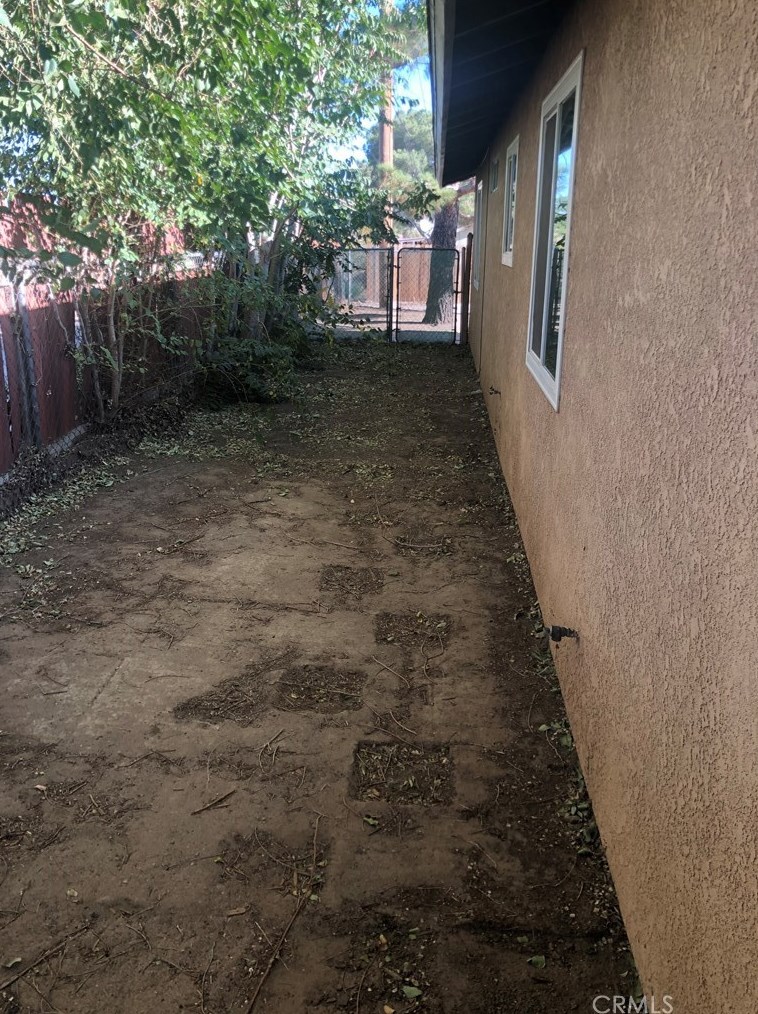 16454 Olive St, Hesperia CA  92345-9714 exterior