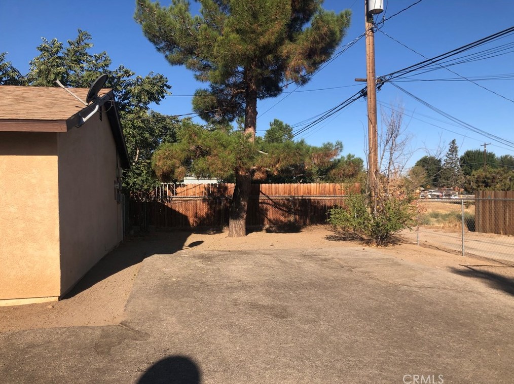 16454 Olive St, Hesperia CA  92345-9714 exterior