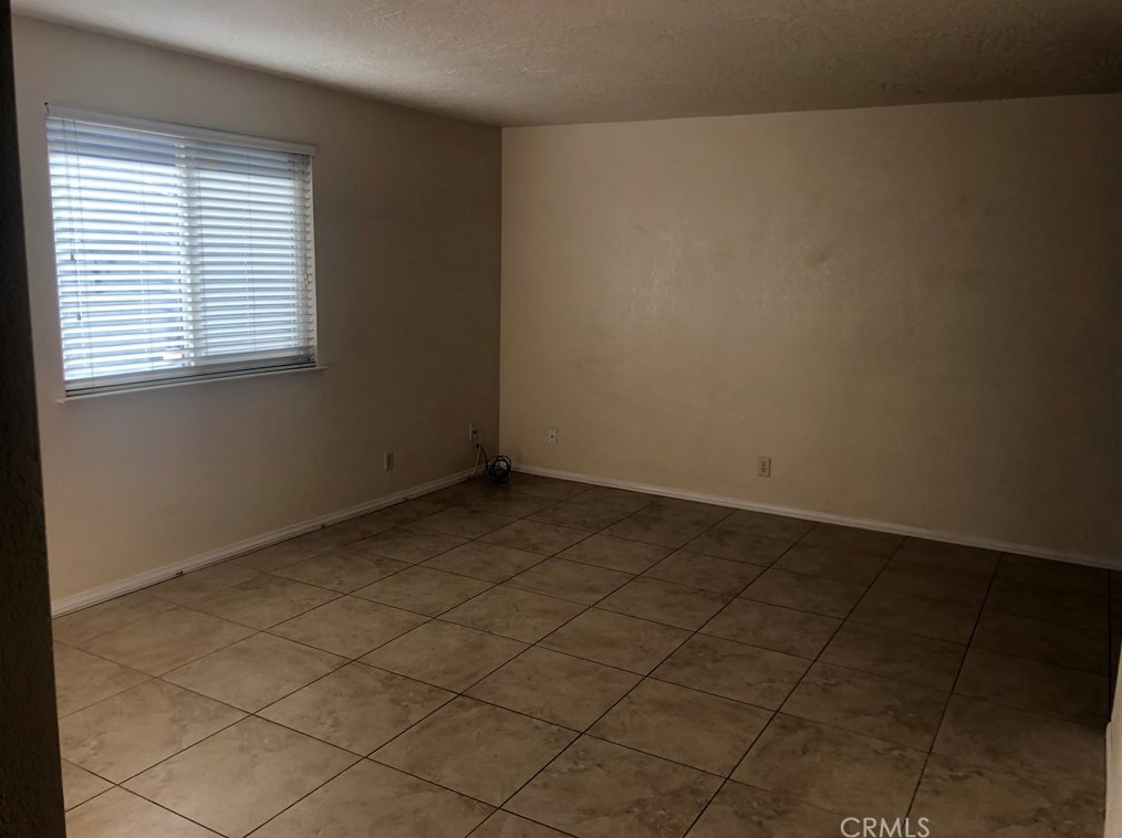 16454 Olive St, Hesperia CA  92345-9714 exterior