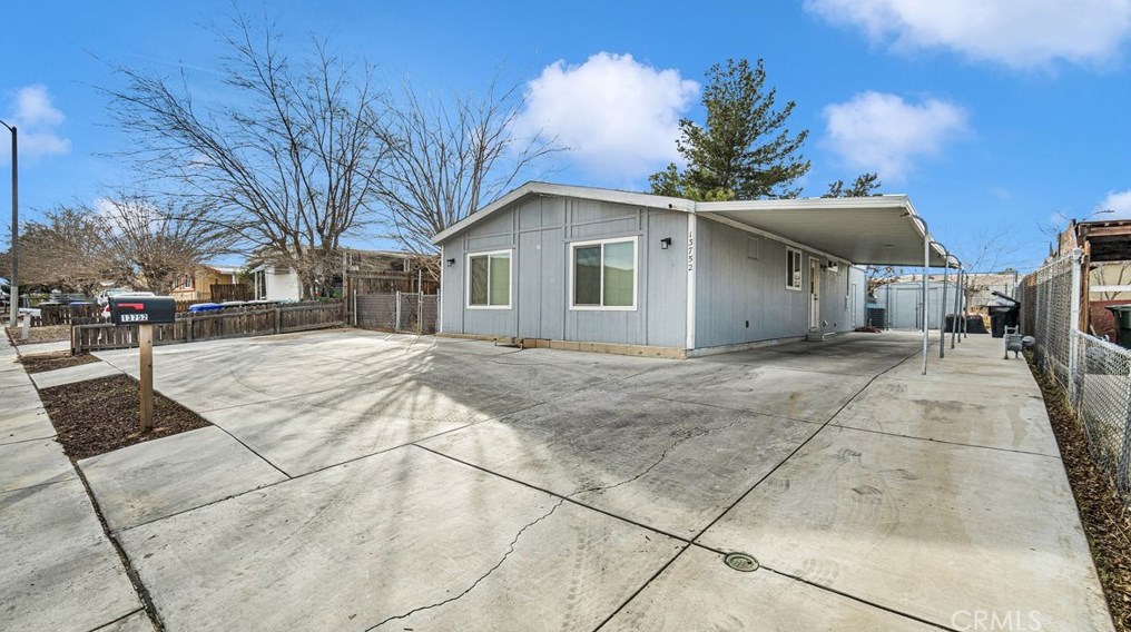 13752 Rodeo Dr, Victorville CA  92395-5621 exterior