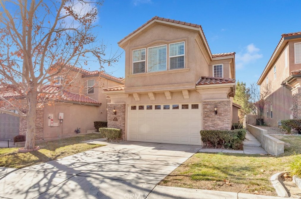 16122 Maricopa Ln, Apple Valley, CA 92307