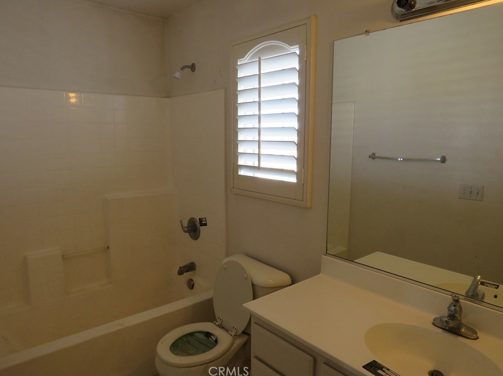 12836 Brookdale St, Victorville CA  92392-7943 exterior