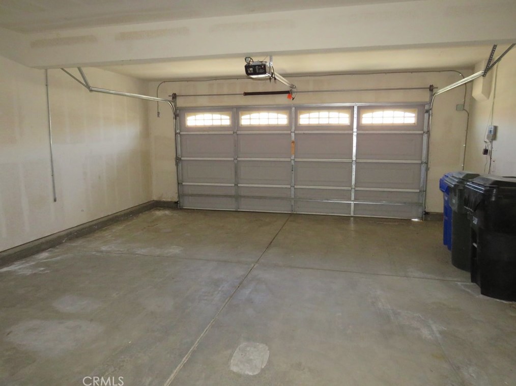 12836 Brookdale St, Victorville CA  92392-7943 exterior