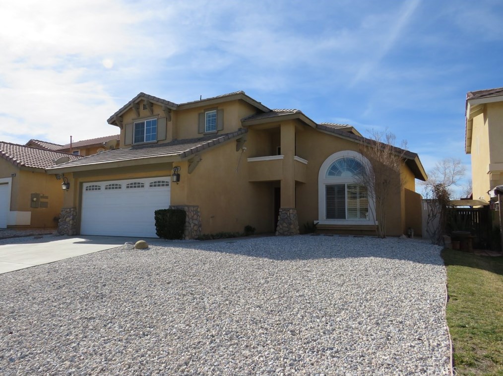 12836 Brookdale St, Victorville CA  92392-7943 exterior
