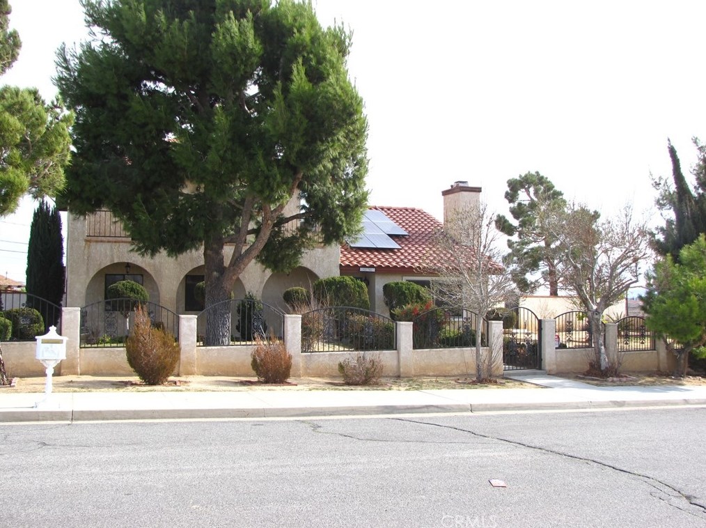 13761 Tropicana Dr, Victorville, CA 92395-4743