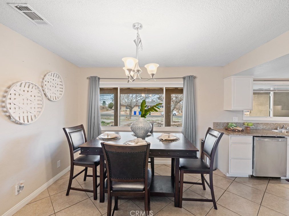 14777 Erie Rd, Apple Valley CA  92307-3515 exterior